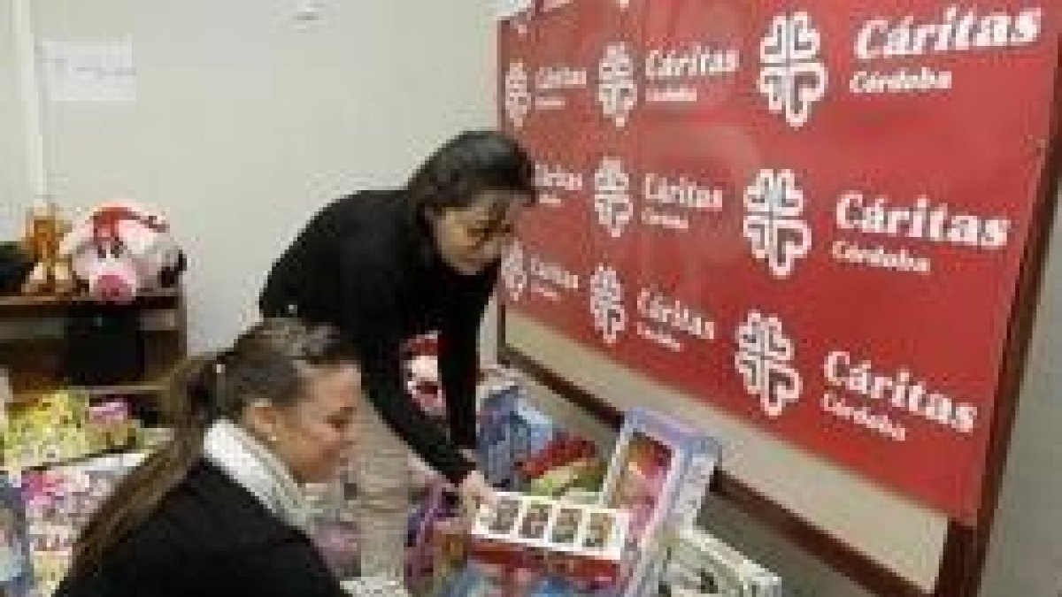 Voluntarias de Cáritas en Córdoba -desde 2007 se ha pasado de 56.000 voluntarios a 82.000