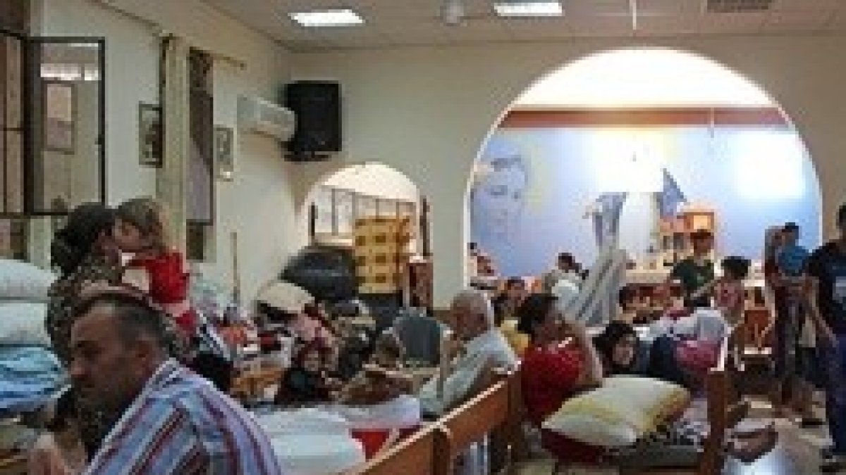 Refugiados iraquíes en una de las parroquias de Erbil, en el Kurdistán
