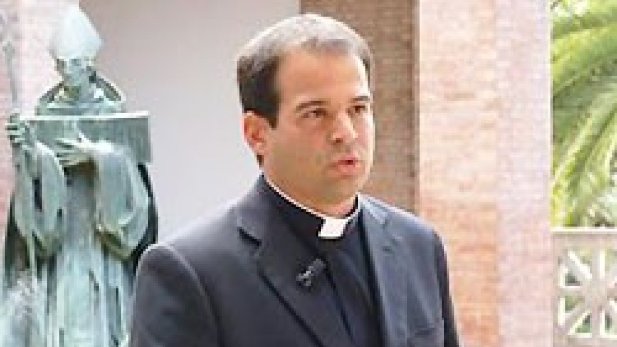 Ricardo Reyes, sacerdote panameño destinado en Roma.