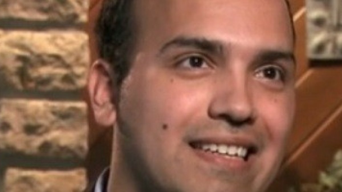 Daniel Delgado nunca tuvo un verdadero modelo de masculinidad ni de paternidad, fantaseaba con ser chica... hasta descubrir a Dios Padre