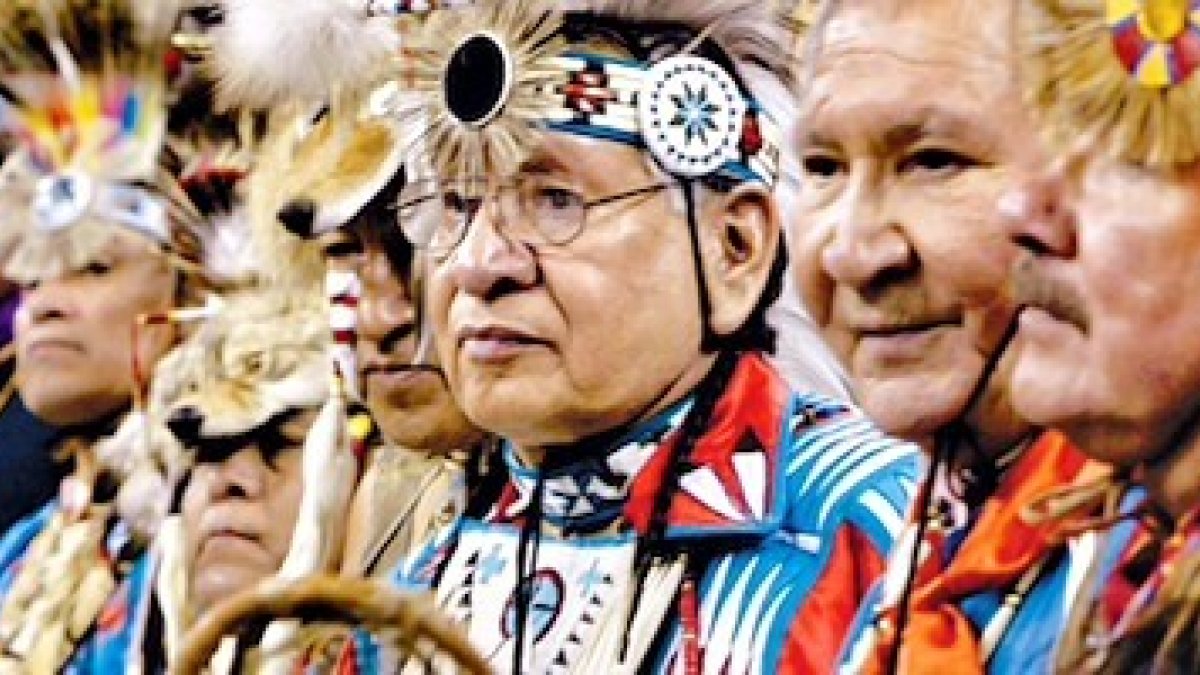 Las leyes de varias tribus definen específicamente el matrimonio como el contraído entre hombre y mujer.