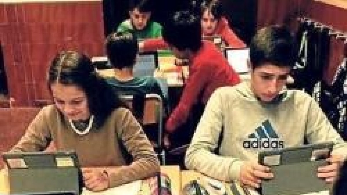 En la formación de jóvenes y adolescentes se multiplican las pantallas y se reduce la cultura religiosa
