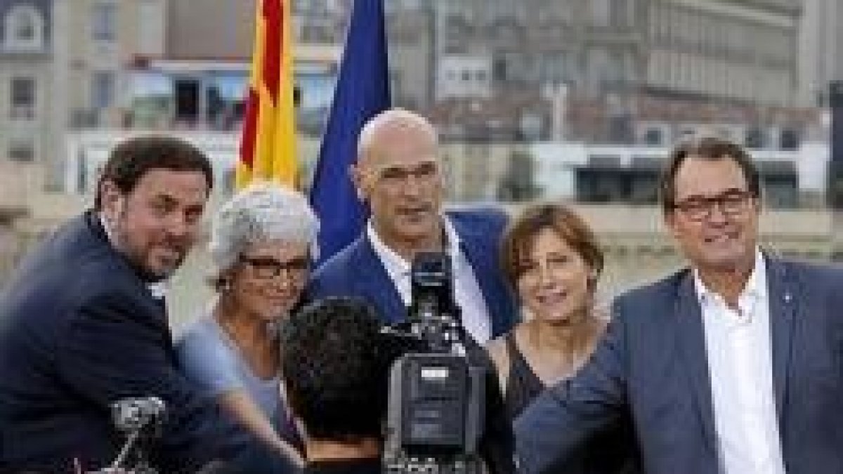Junts Pel Sí, con candidatos de izquierda radical, no ha explicado su política sobre escuela cristiana, derechos de los padres, la Iglesia, la religión, la familia...