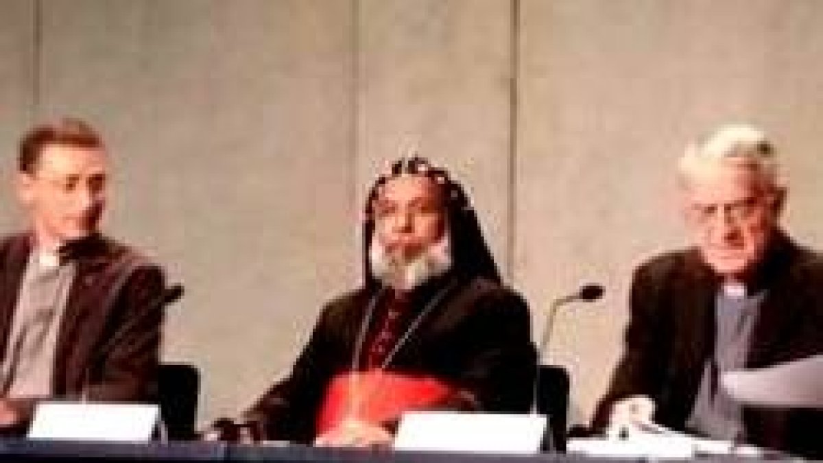 Rueda de prensa del sábado, enumerando temas que se plantearon entre los padres sinodales