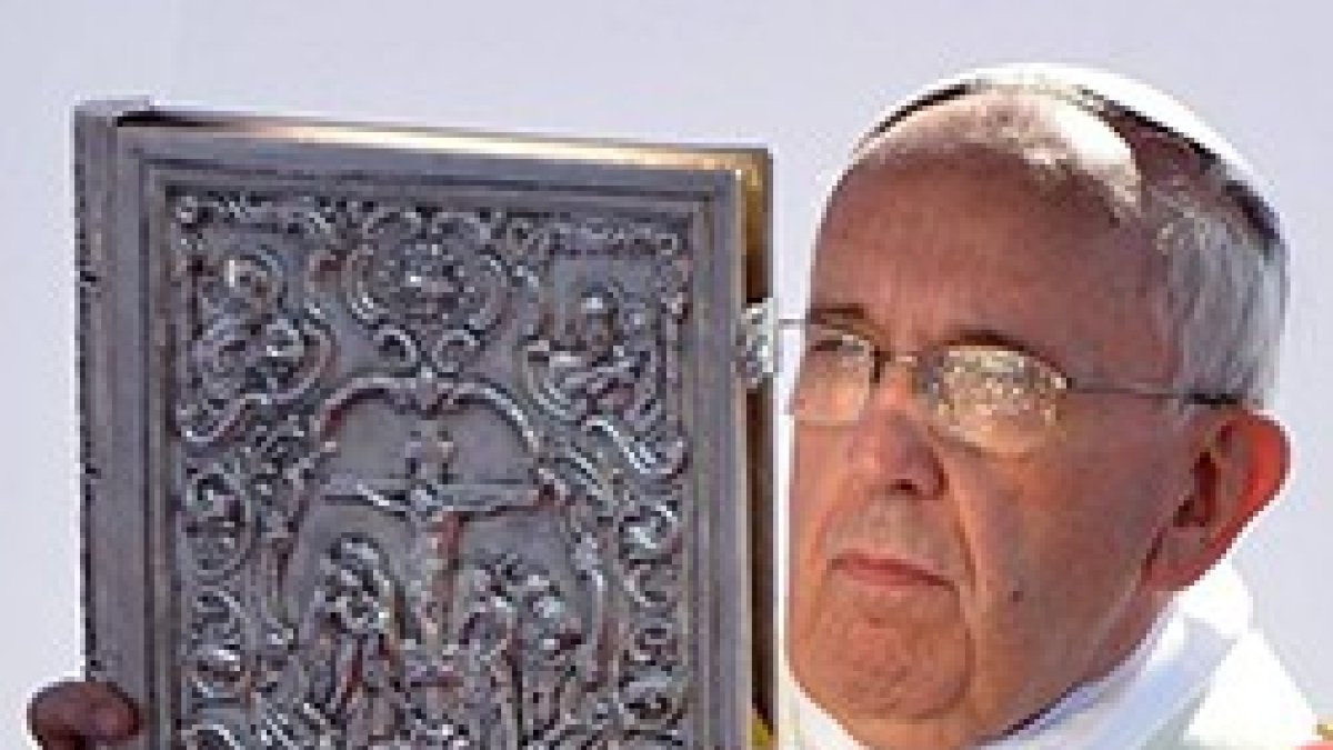 10 razones por las que un católico debe leer y rezar con la Biblia