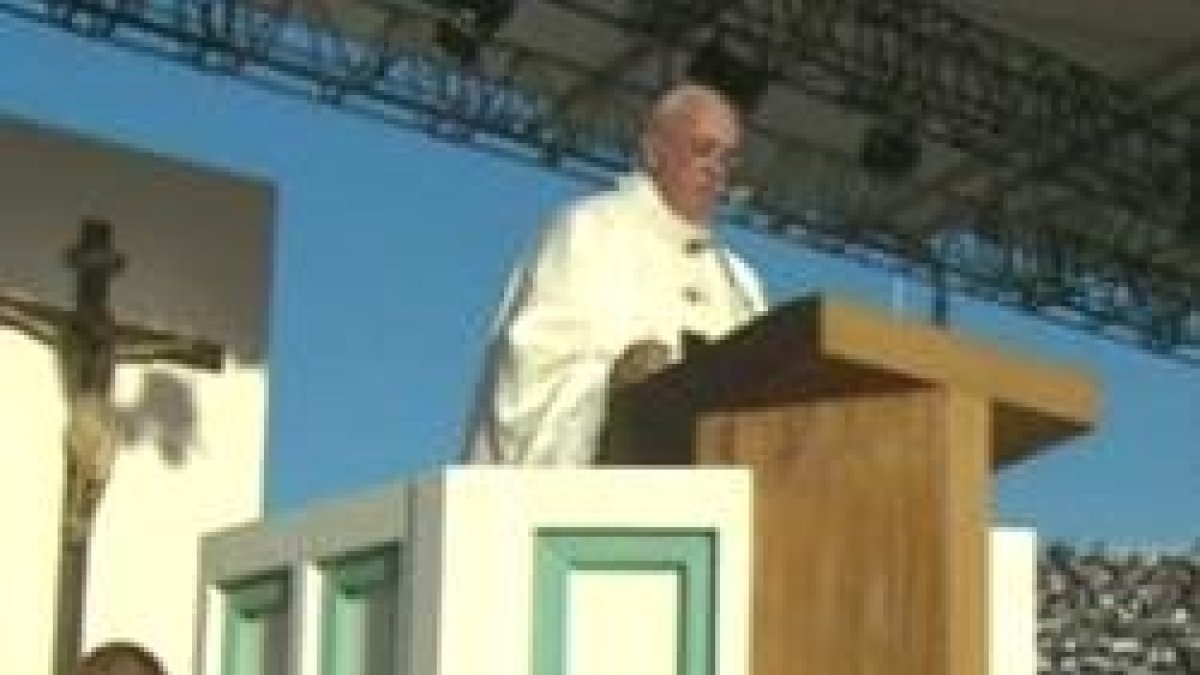 Francisco, en la misa en Florencia, ha animado a salir a la calle, conocer la realidad de la gente