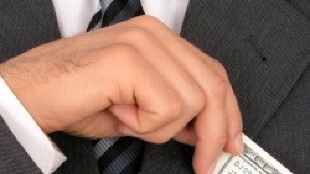 Para dividir y silenciar a la Iglesia, el lobby gay está dedicando grandes cantidades de dinero y profesionales a tiempo completo