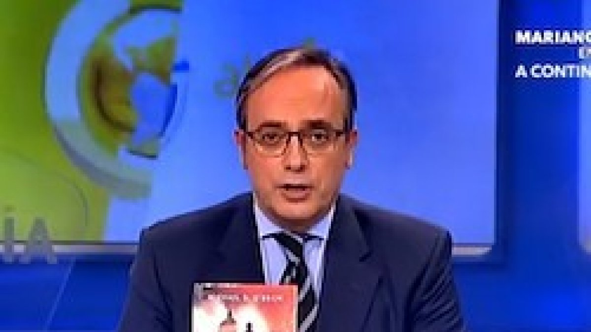 Alfredo Urdaci presenta cada día Telediario 2 en 13tv.