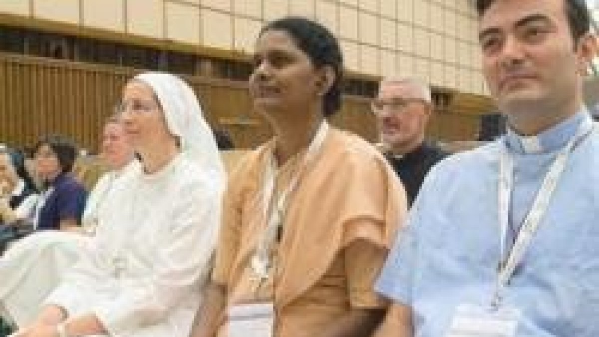 Jóvenes consagrados escuchan al Papa proponer creatividad profética y memoria de la vocación