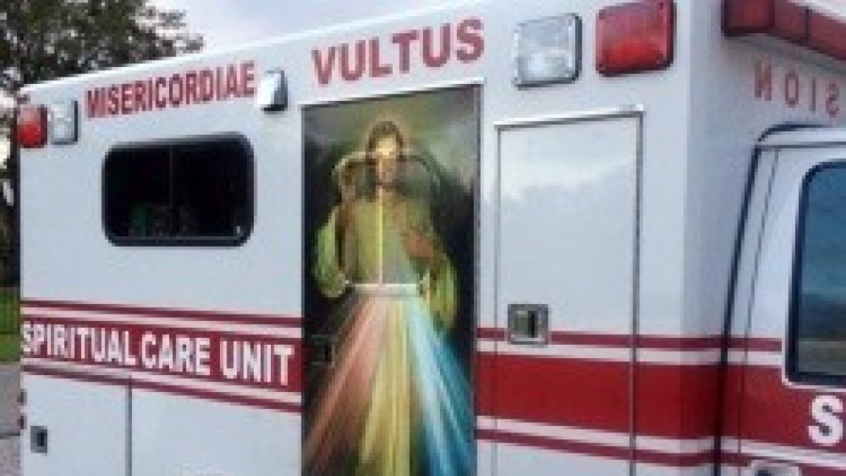 Confesonario sobre ruedas del obispado de Lafayette (EE UU)