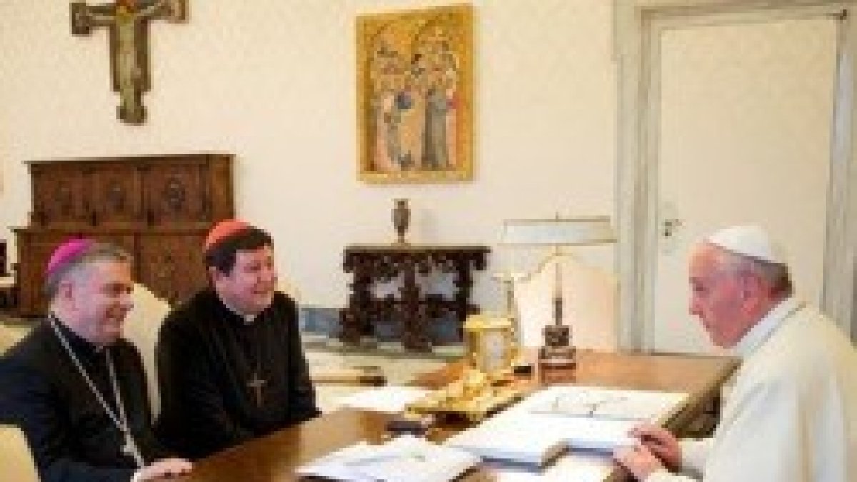 Rodríguez Carballo y Braz de Aviz con el Papa Francisco... han colaborado en el documento sobre consagrados pedido por Benedicto XVI