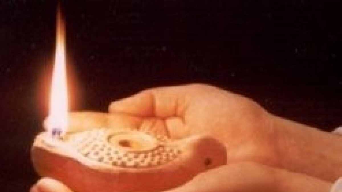 Tened...y encendidas las lámparas.