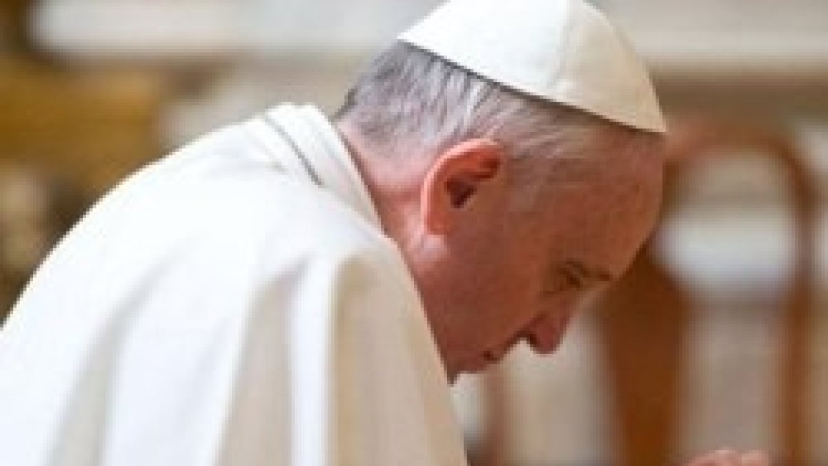 El Papa Francisco, en oración