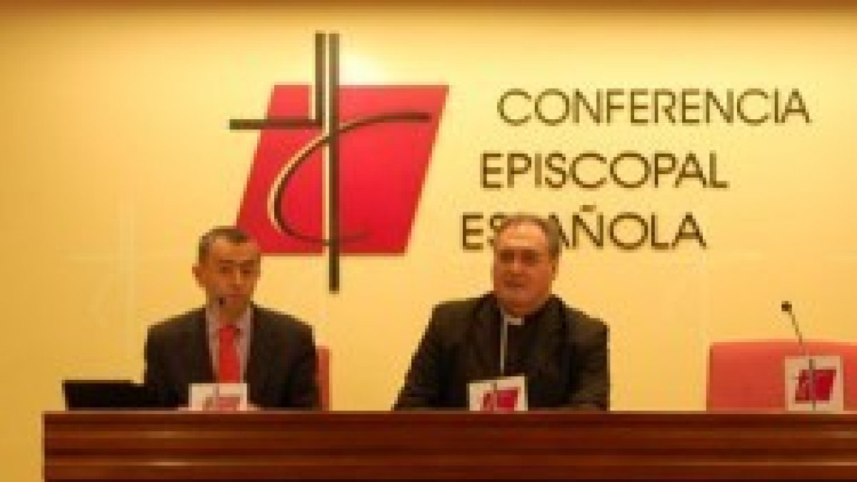 Giménez Barriocanal y Gil Tamayo presentan los frutos de la plenaria de los obispos de noviembre de 2015