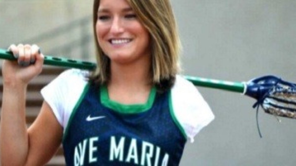 Valerie nació en Rusia, pero fue adoptada por una familia católica de EEUU... suelen rezar juntos el Rosario en casa