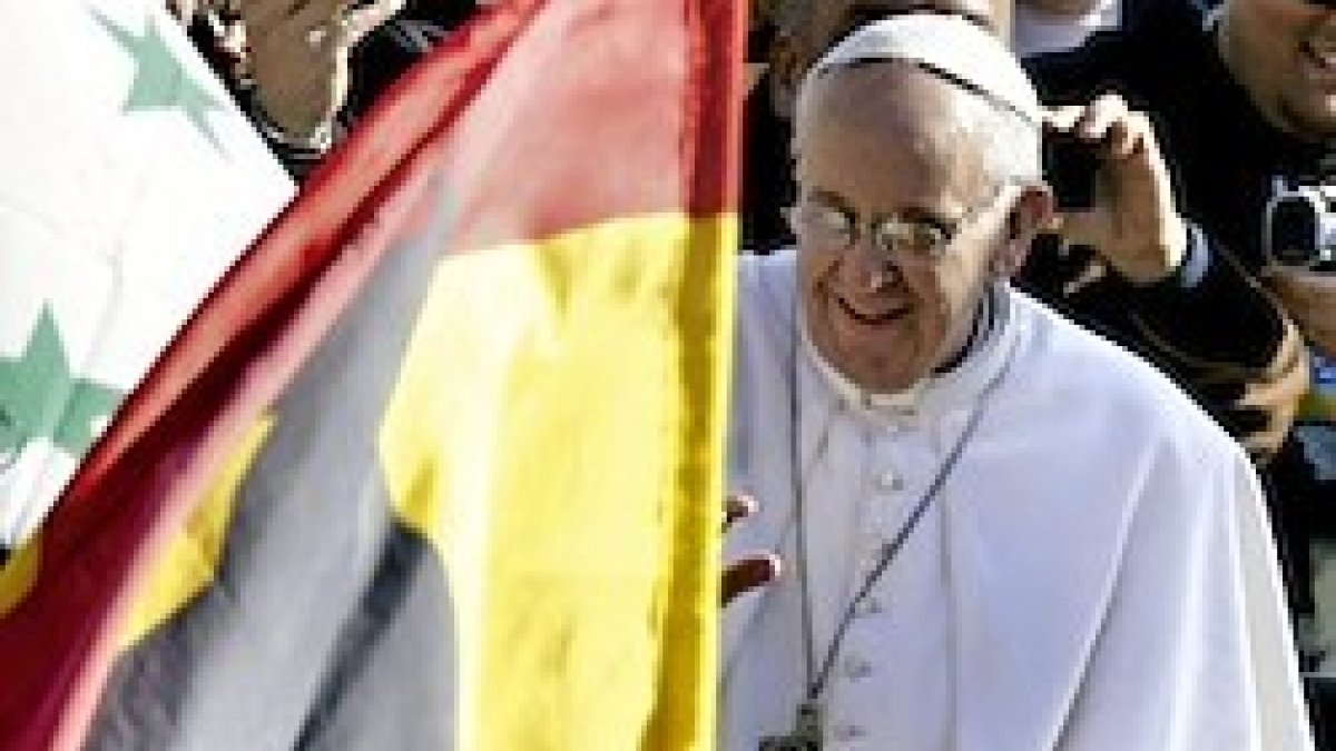 Francisco, entre un grupo de peregrinos españoles durante una audiencia general.