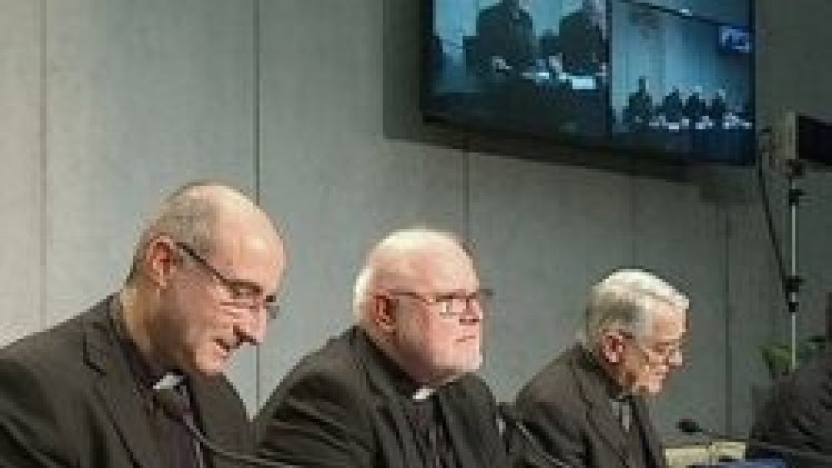 El cardenal Marx, en el centro de la rueda de prensa del miércoles