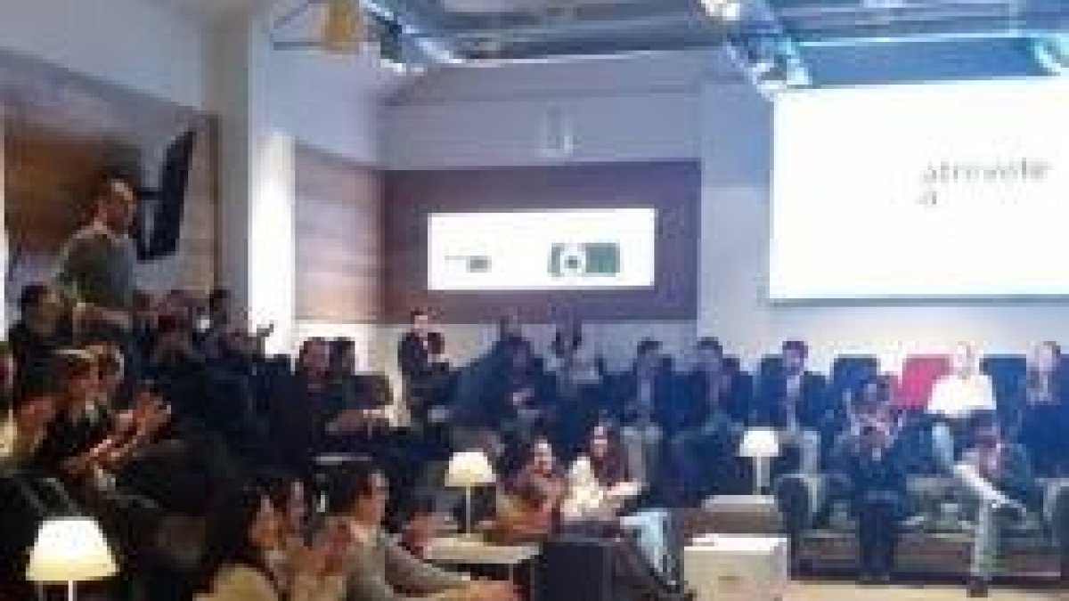 Un detalle de la presentación de la campaña AtreveteBuscar.com y sus vídeos con las grandes preguntas