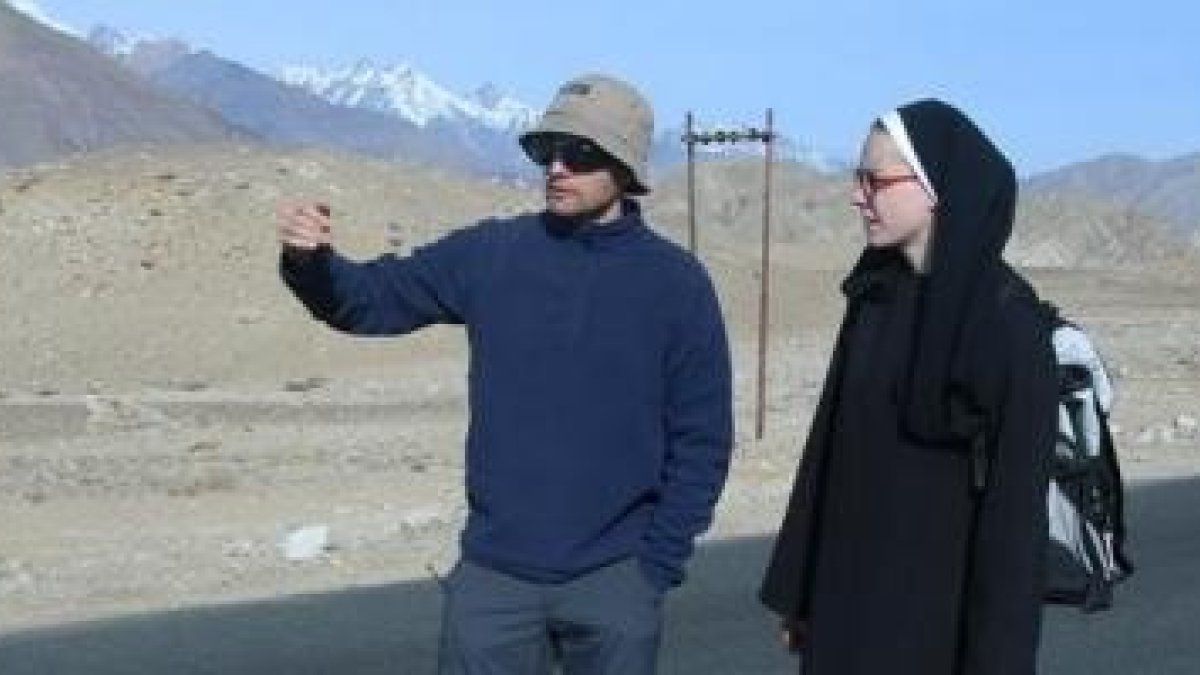 Polina Gríshina interpreta a una monja serena pero descolocada en el Himalaya, en la película Salvación de Iván Vyrypaev