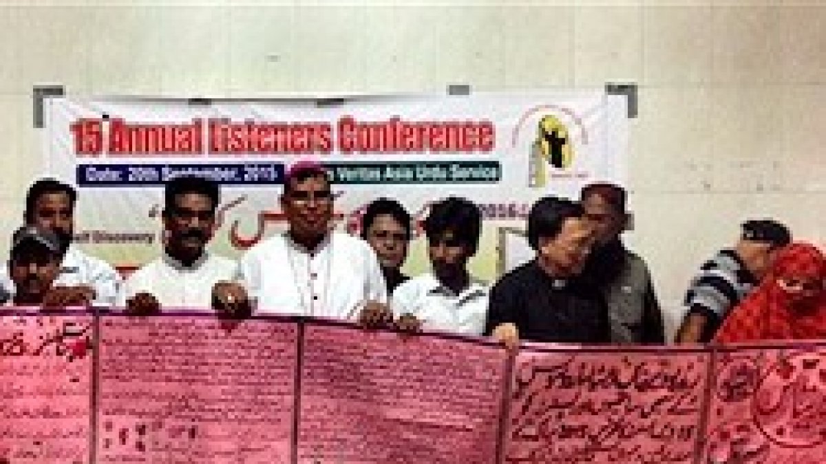 Joseph Arshad, obispo de Faisalabad, en la 15 convención de oyentes de Radio Veritas Asia.