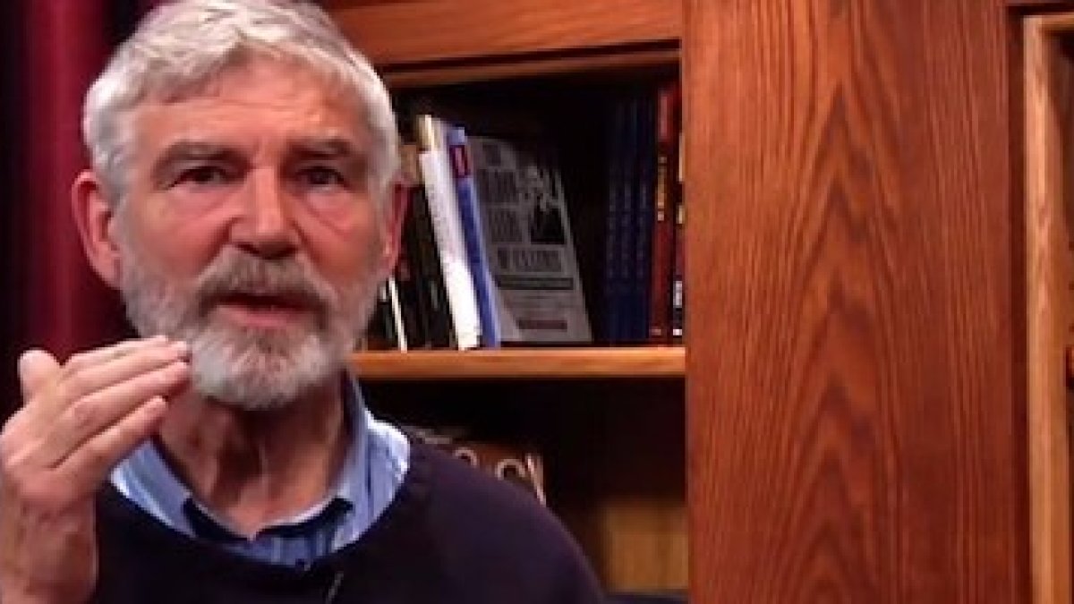 Michael OBrien se acerca en sus novelas con visión sobrenatural a la situación de la Iglesia y del mundo.