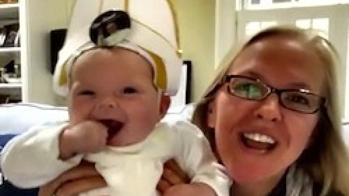 Madre e hijo: la pareja protagonista del vídeo más visto de la visita papal a Estados Unidos.