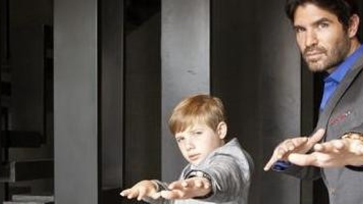 Eduardo Verástegui y el protagonista de Little Boy, el joven Jacob Slavati, ponen a prueba el poder de la fe que mueve montañas
