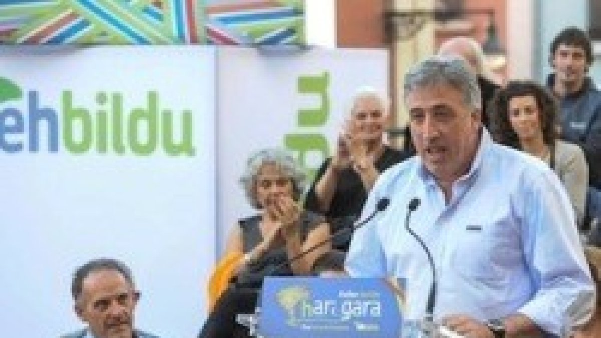 Joseba Asiron, alcalde de Pamplona, de EH Bildu, dice que quienes protestan por la blasfemia tensan la convivencia