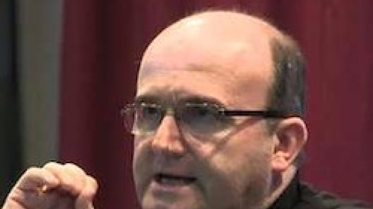 La Iglesia no puede contradecir la palabra de Dios, explica el obispo de San Sebastián en referencia a la verdad del matrimonio y de la eucaristía.