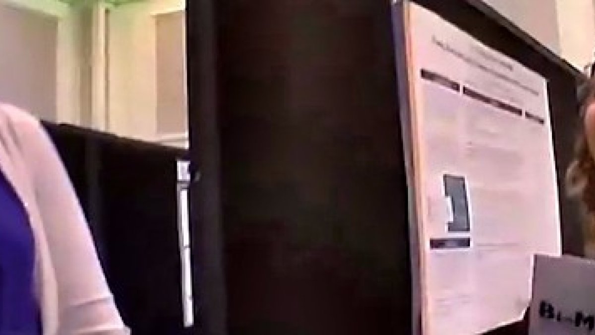 La doctora Dermish describe con total frialdad cómo extrae las diferentes partes del feto lo más intactas posible.