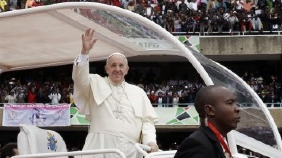 Francisco en el estadio Kasarani de Nairobi, en su encuentro con decenas de miles de jóvenes de Kenia