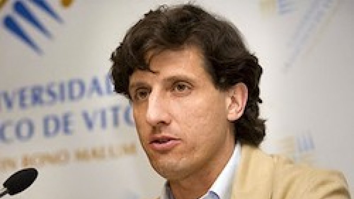 José Ángel Agejas es doctor en Filosofía y profesor en la Universidad Francisco de Vitoria.