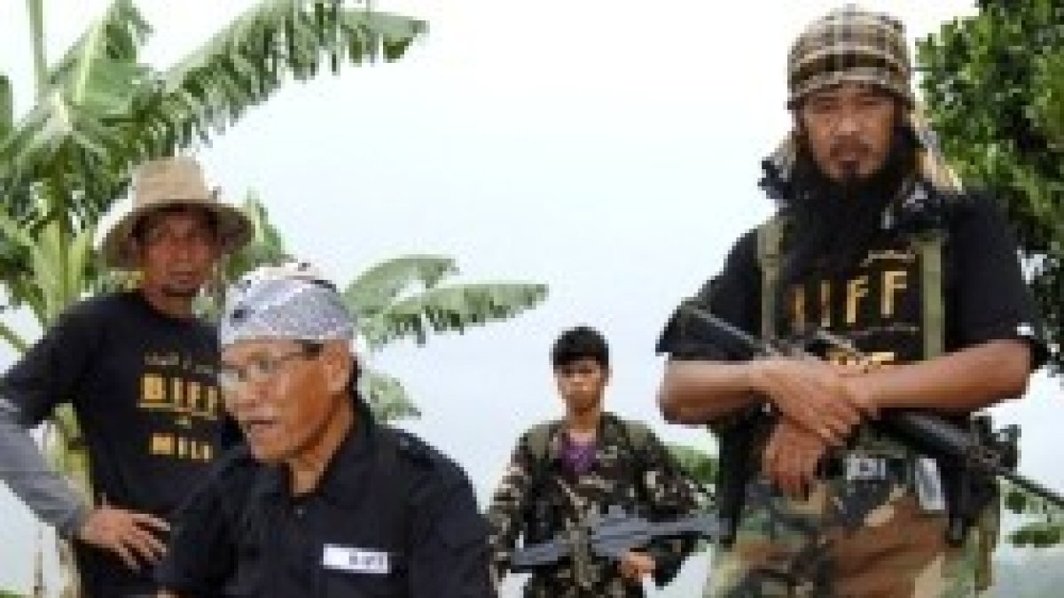 Kato -sentado en la foto, ya murió- fundó recientemente el grupo terrorista musulmán BIFF en Filipinas