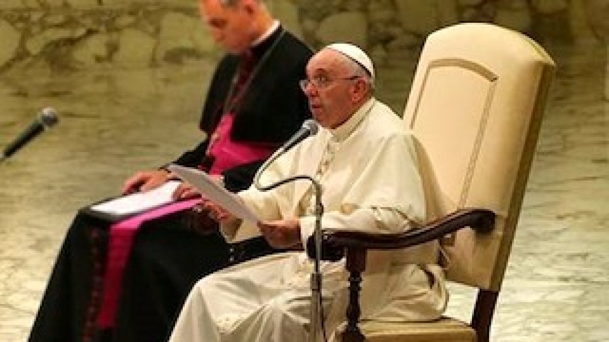 Francisco, en el aula Pablo VI con los niños cantores.