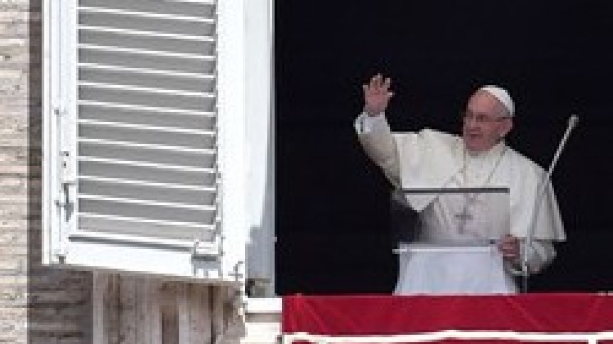 Francisco en el Regina Coeli: «¡No estamos solos: Jesús está cerca de nosotros!»