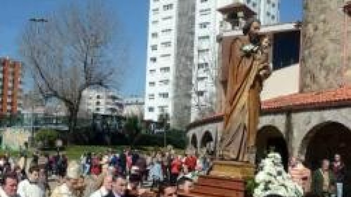Procesión de San José en la parroquia gallega de Campolongo - la fiesta del santo hay años que es día laborable en la región