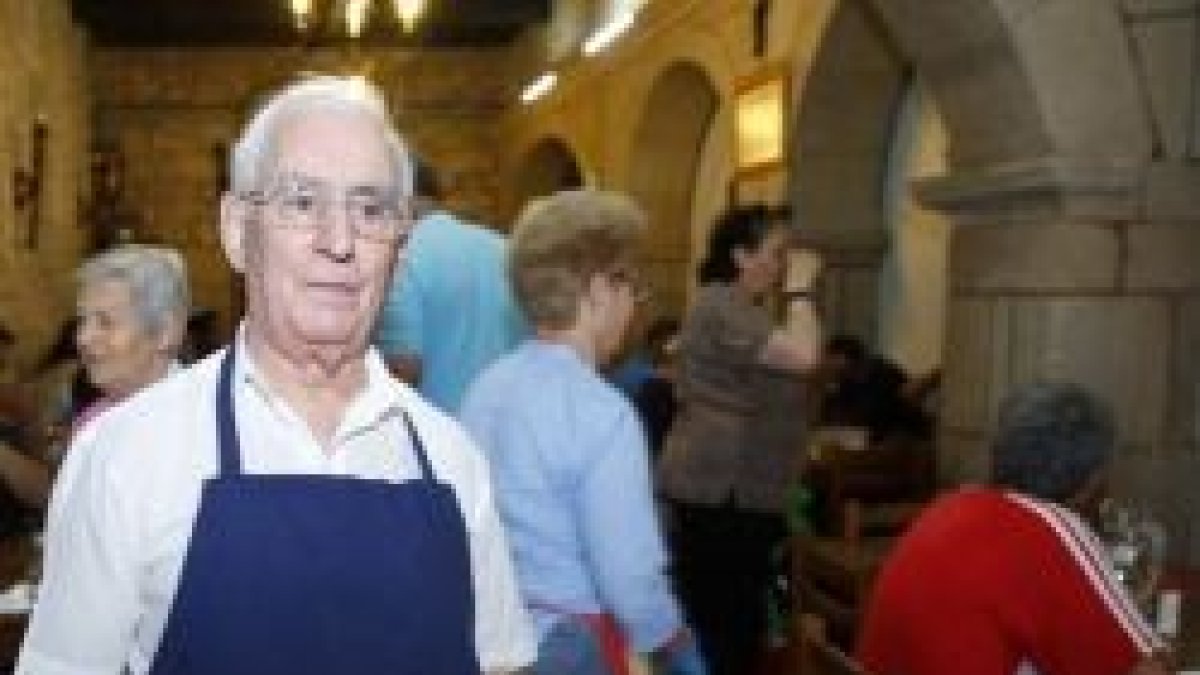 Fray Gonzalo Diéguez es el coordinador del comedor social de los franciscanos en Pontevedra