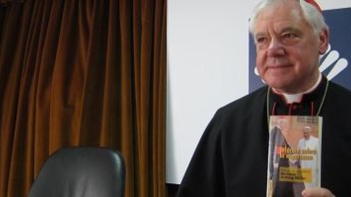 El cardenal Müller explicó su visión del Papa Francisco al presentar su libro Informe sobre la Esperanza en Madrid, en la Universidad Francisco de Vitoria