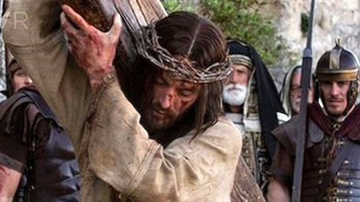 La película está rodada en Matera, como La Pasión de Mel Gibson, con la que comparte productor ejecutivo y asesor religioso.