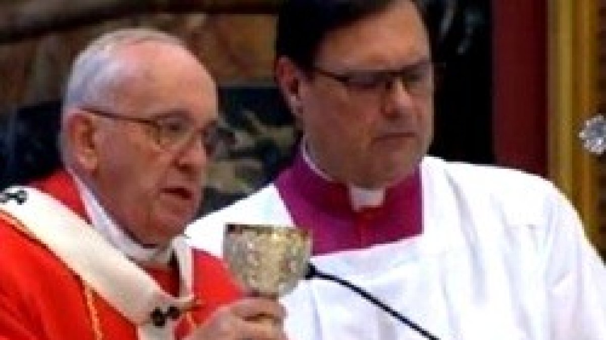 El Papa Francisco preside una misa anual por cardenales y obispo fallecidos