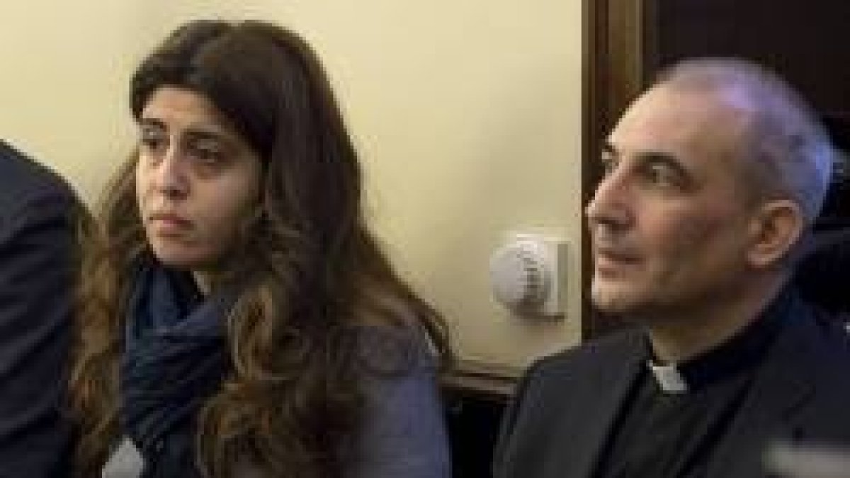 Francesca Chaouqui y Vallejo Balda, con aspecto algo desmejorado en el banquillo de los acusados