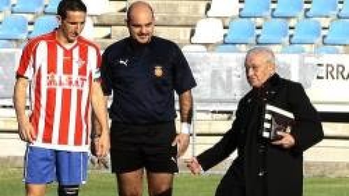 Don Apolonio fue capellán del CD Badajoz durante 58 años