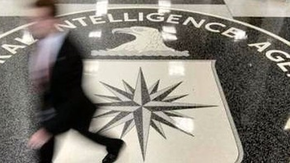 En los prolegómenos de la CIA fueron reclutados numerosos católicos para los servicios de inteligencia durante la Segunda Guerra Mundial.