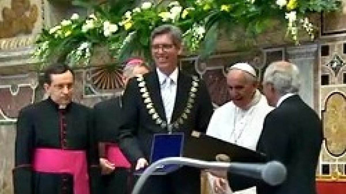 Francisco aprovechó la entrega del Premio para dibujar todo un proyecto de construcción europea.