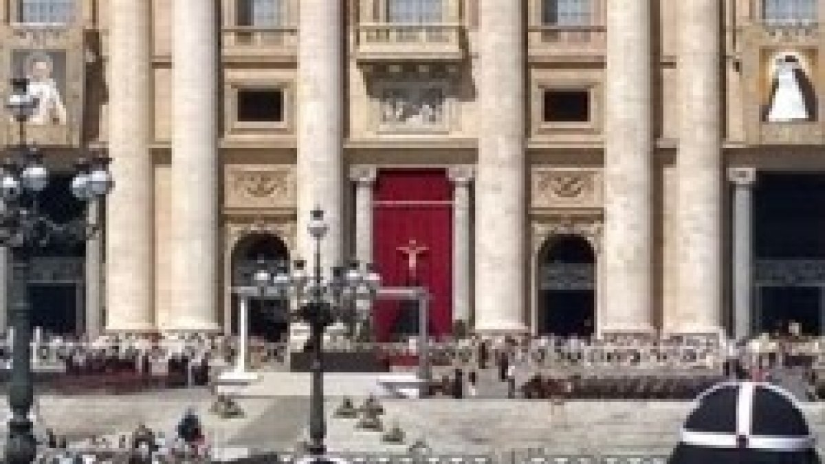 Unas monjas brigidinas en la canonización de su fundadora y del padre Estanislao en Roma