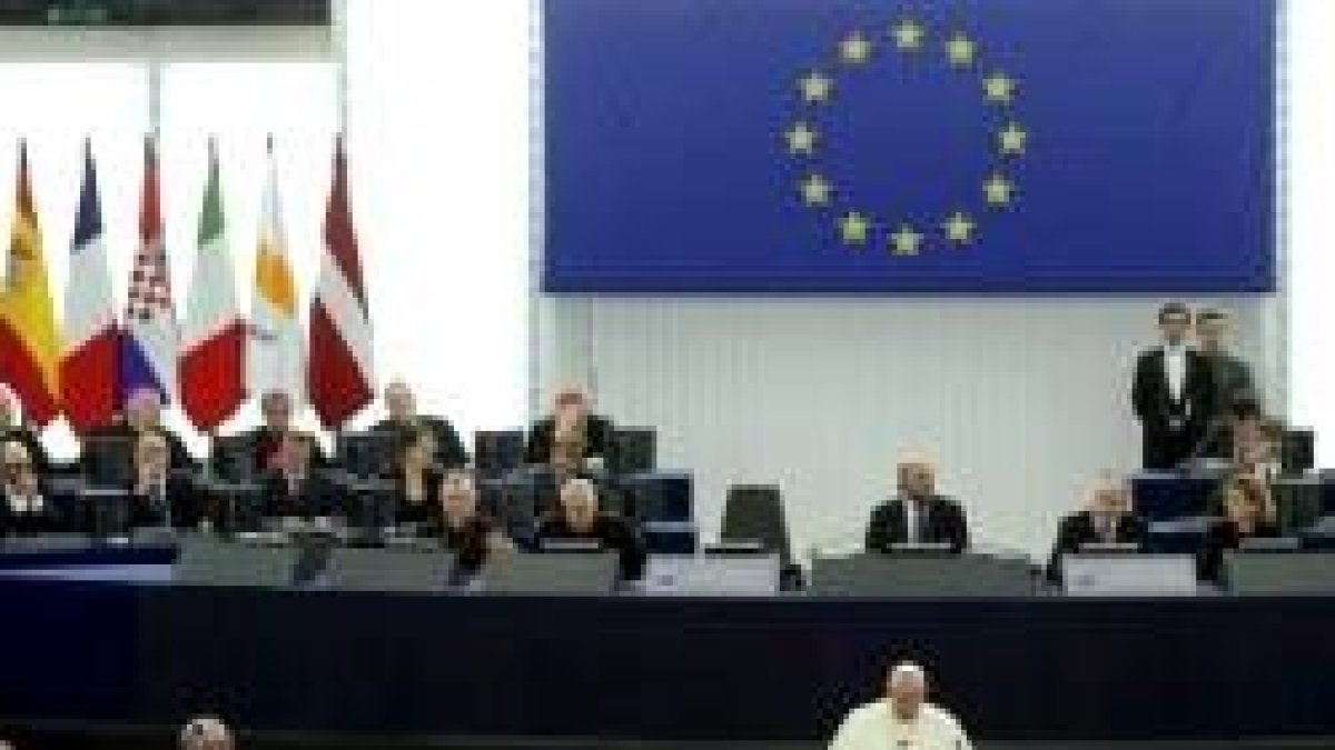 Francisco en su visita al Europarlamento - la UE reconoce su defensa de los valores y la unidad