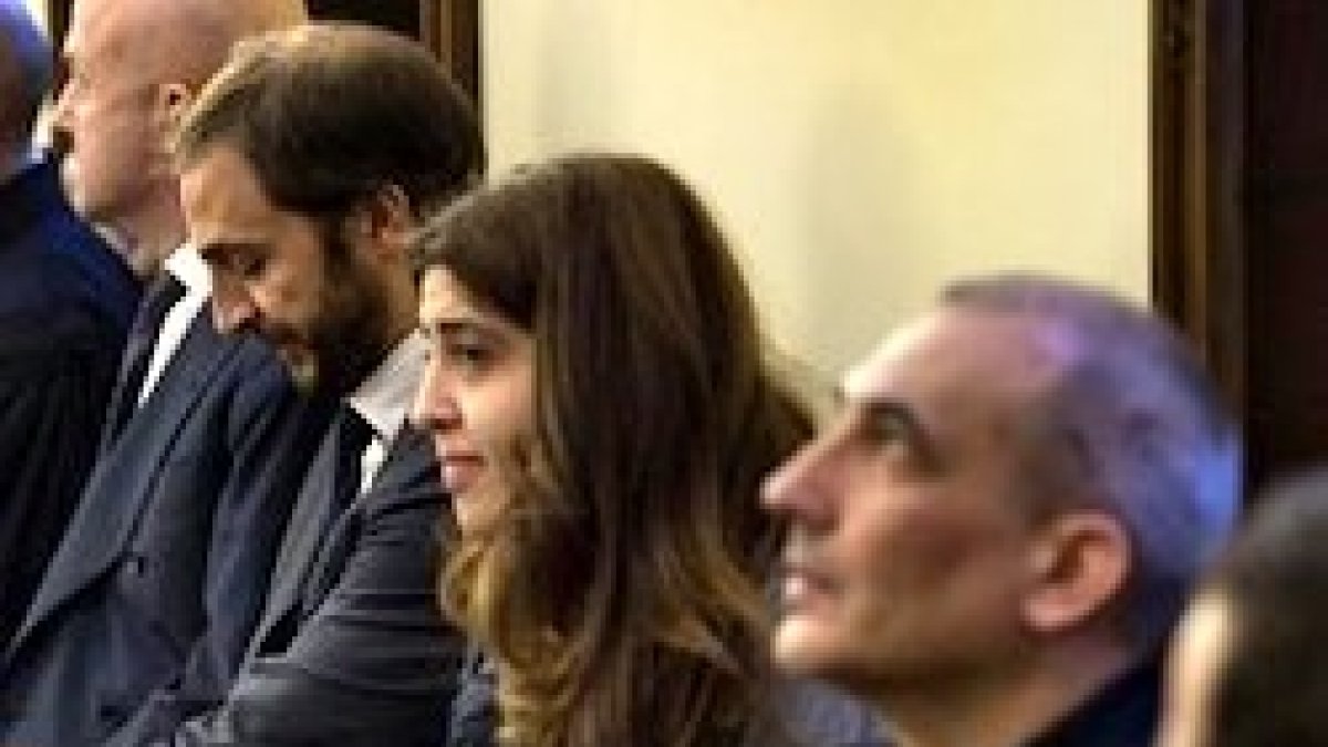 Los acusados del Caso Vatileaks: en primero y segundo término, Lucio Ángel Vallejo Balda y Francesca Chaouqui.