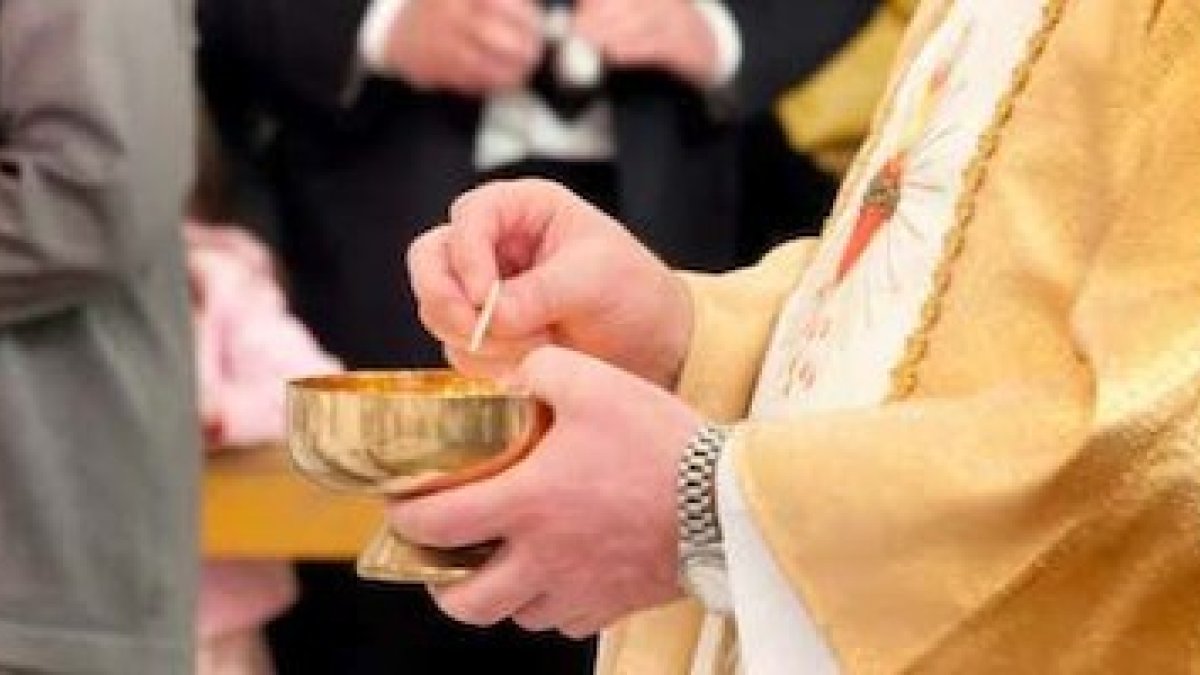 La cuestión de la comunión a los divorciados vueltos a casar queda en la exhortación confiada al discernimiento pastoral.