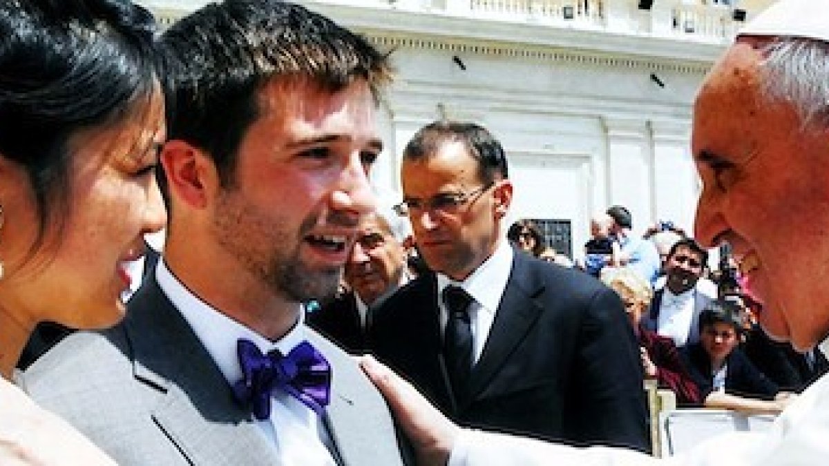 Francisco resalta en Amoris Laetitia la grandeza del matrimonio y del amor conyugal como base de la familia.