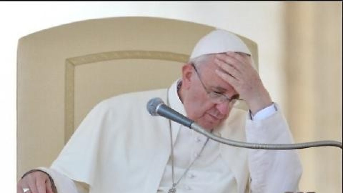 Colar el mosquito y tragarse el camello: sobre el video del Papa